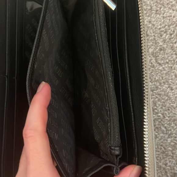 Steve Madden Wristlet - Picture 6 of 6